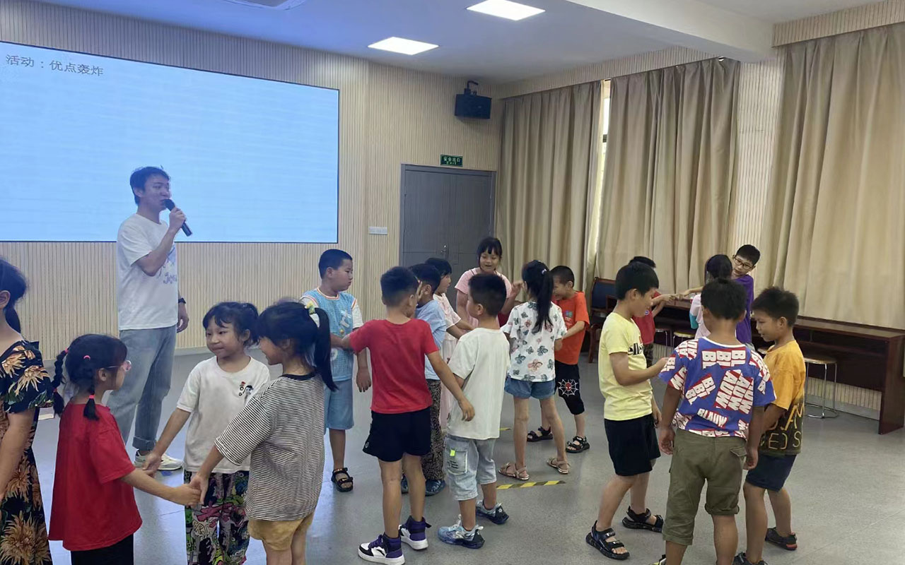 东方龙观乡中心学校